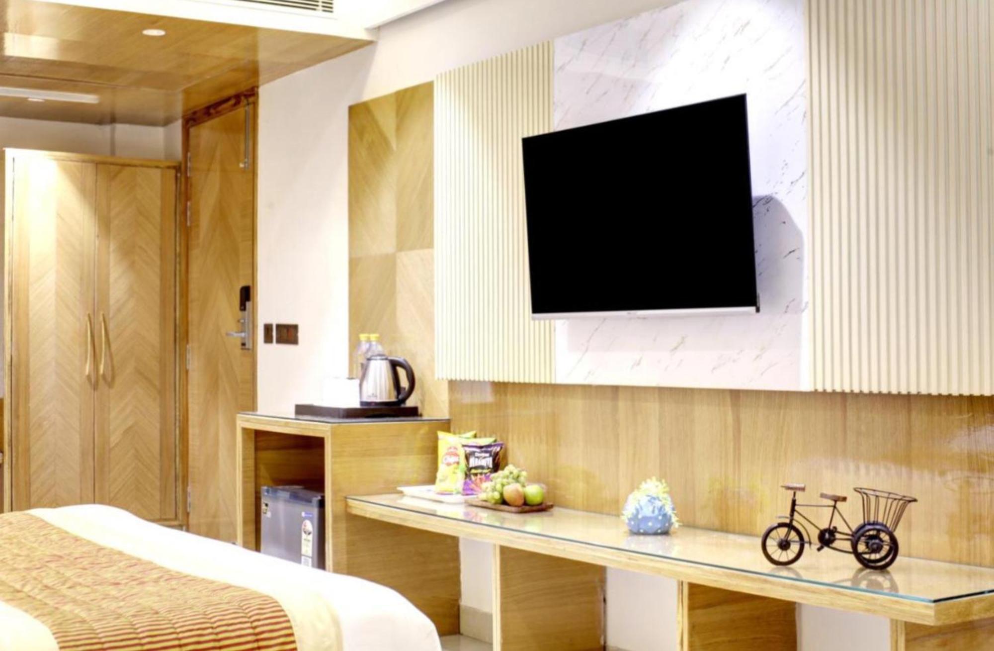 Hotel Platinum With Free Pickup-Delhi Airport Nova Deli Exterior foto